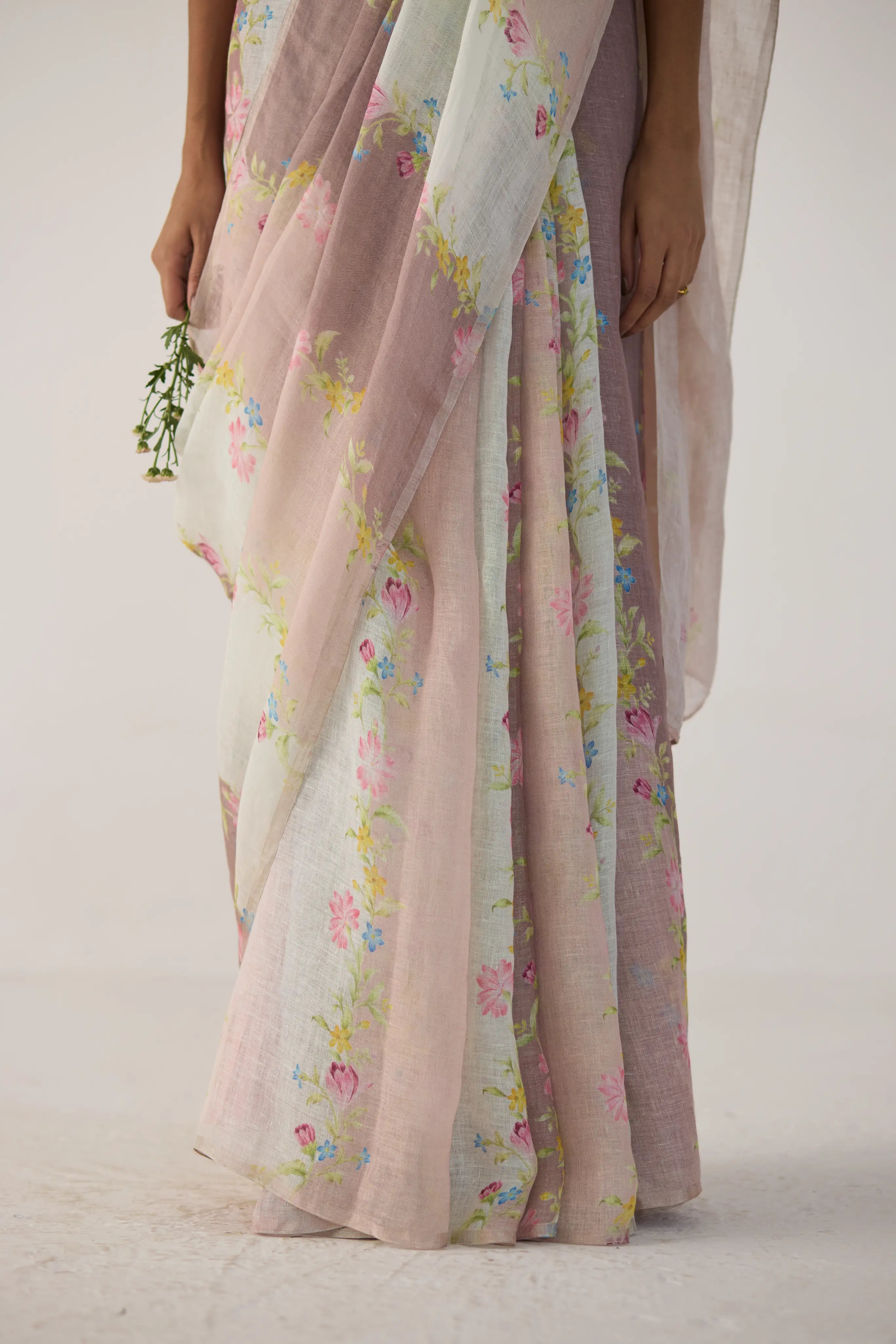 Meander Linen Brown Sari