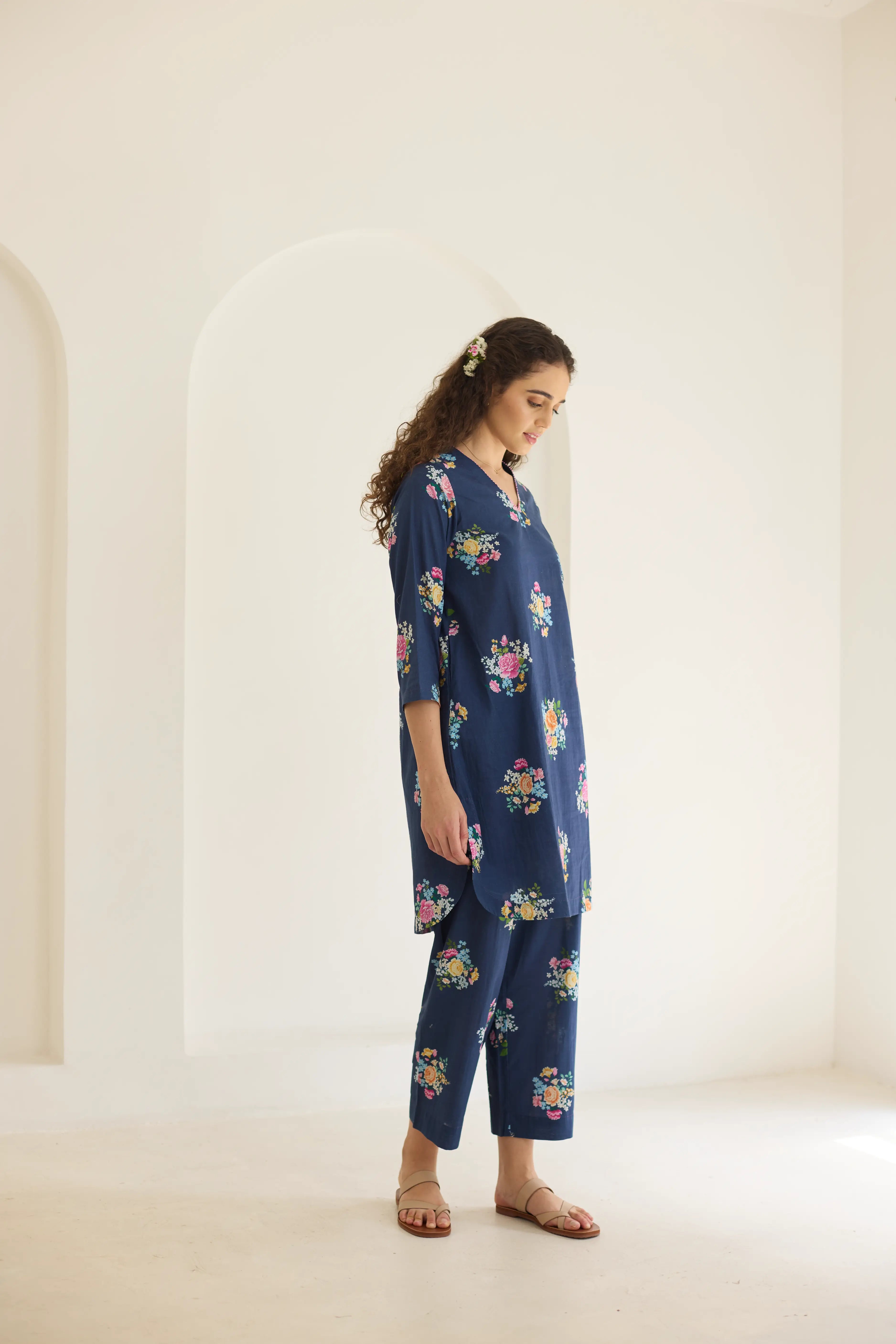 Deep Blue Floral Bunch Short Kurta Set - V neck