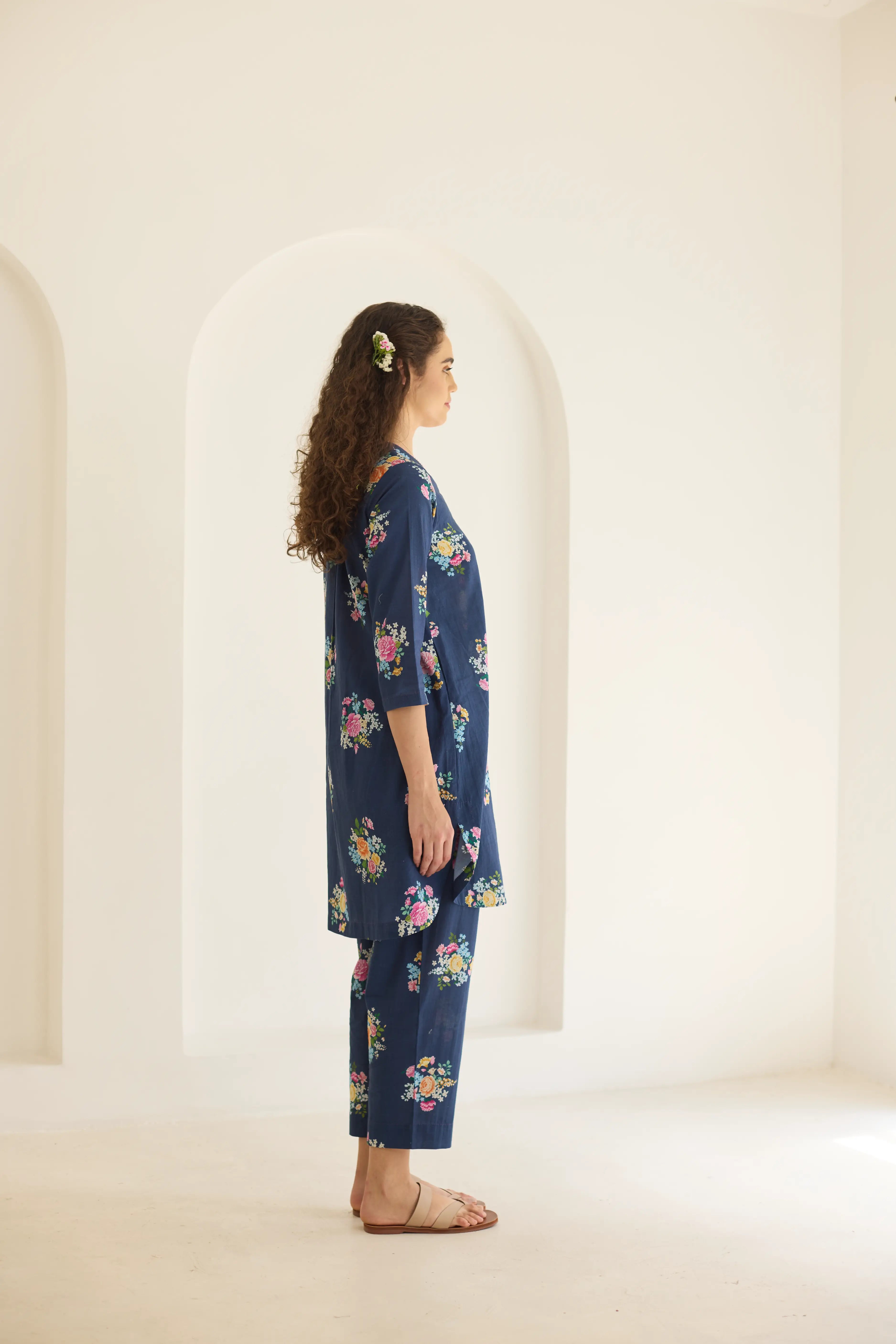 Deep Blue Floral Bunch Short Kurta Set - V neck