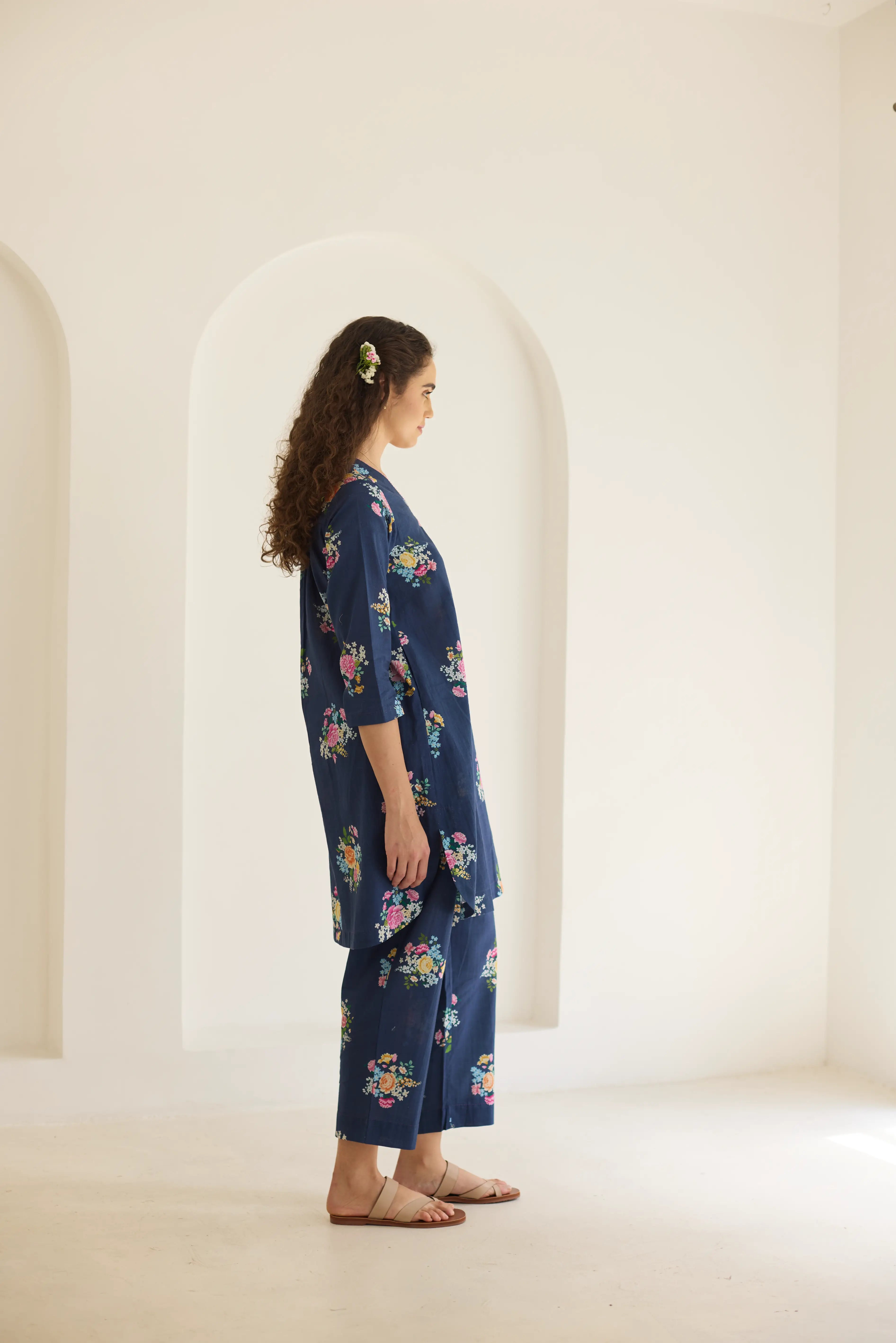 Deep Blue Floral Bunch Short Kurta Set - V neck