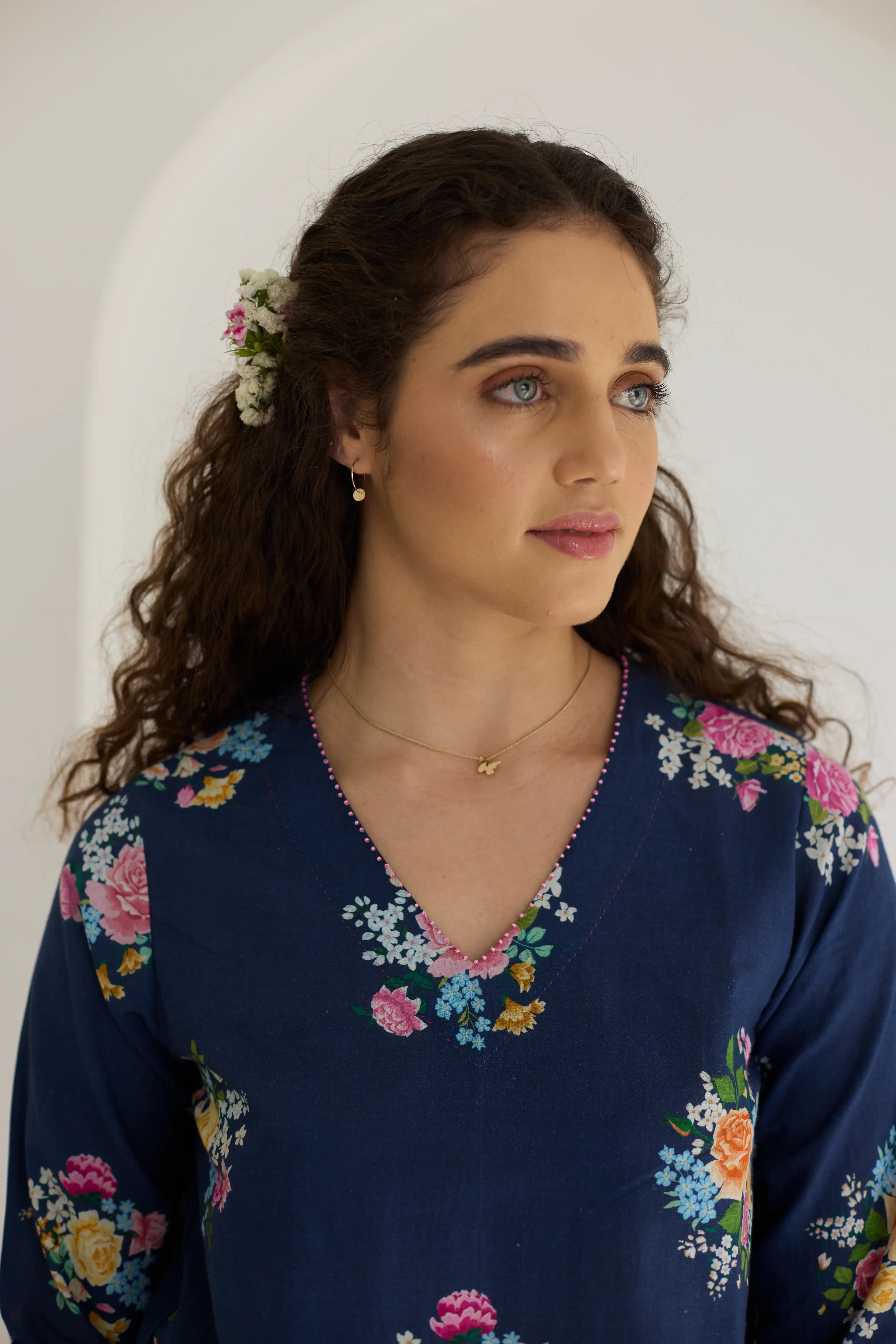 Deep Blue Floral Bunch Short Kurta Set - V neck