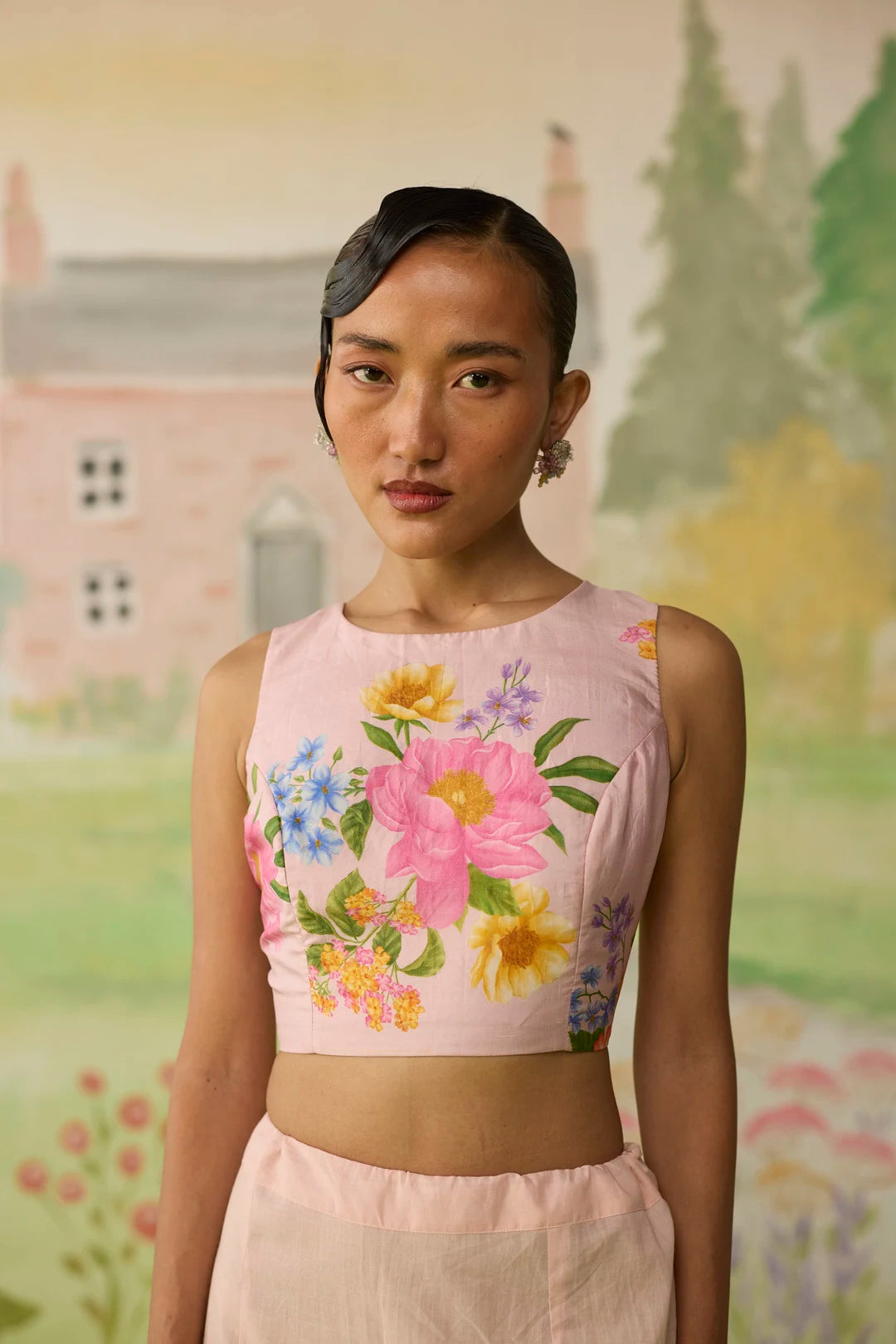 Peony Blouse Round Neck Sleeveless