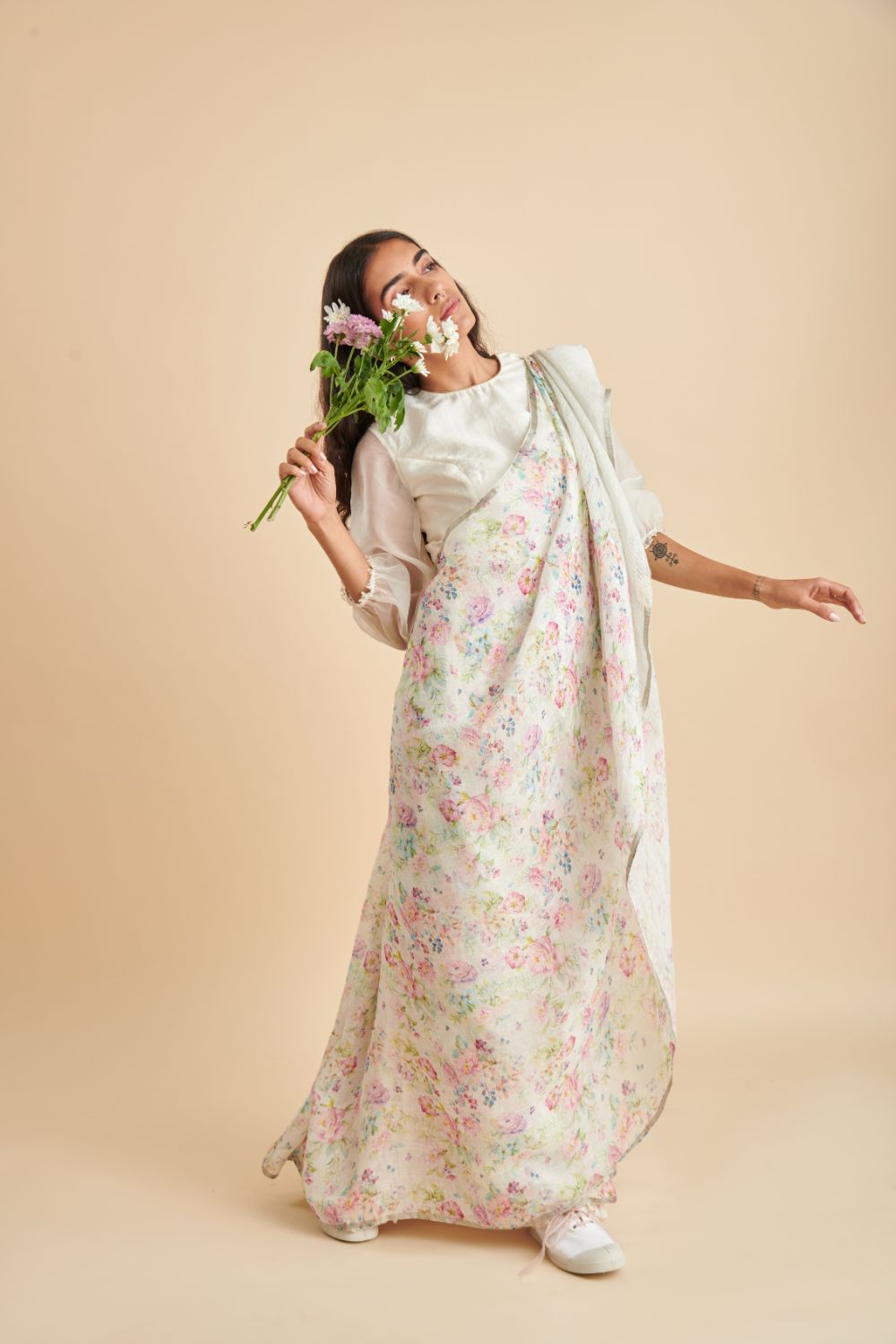 Busy Meadow Linen Sari