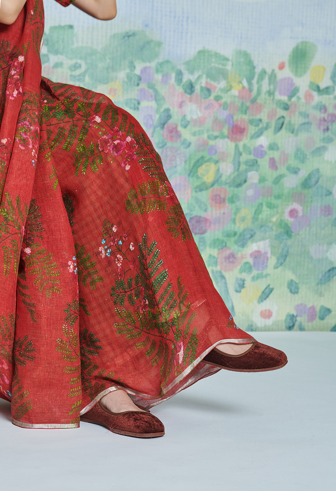 Handwoven Linen Sari with Silk Core Zari Border 